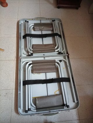 Mesa plegable y taburetes playa