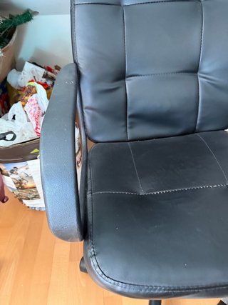 Silla de oficina de piel sintética negra