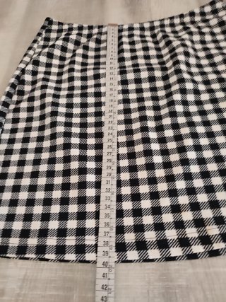 Lote Ropa Mujer: 2 Faldas, 1 Short, Camiseta