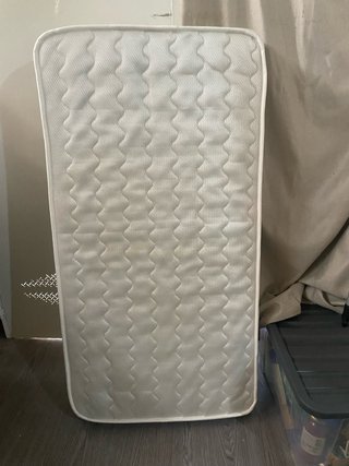 Colchón de cuna blanco