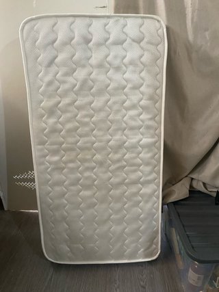 Colchón de cuna blanco