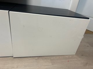 Mueble TV Besta Ikea Blanco y Negro