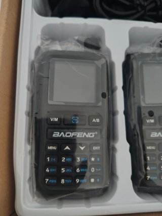 2 x Baofeng UV-5R Mini Walkie Talkies Nuevos