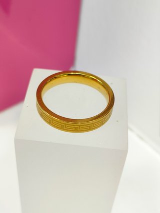 Anillo acero dorado con patron greca T17