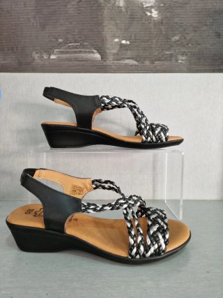 Sandalias negras y blancas talla 36 nuevas