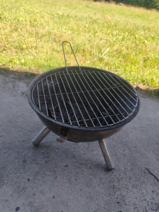 Barbacoa de mesa metálica