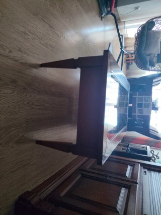 Mesa de comedor de madera y cristal