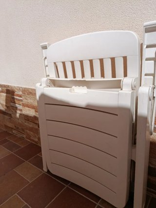 Tumbonas plegables de plástico blanco