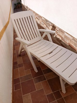 Tumbonas plegables de plástico blanco
