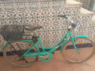 Bicicleta Urbana Turquesa con Cesta