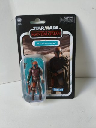 Star Wars The Mandalorian Judge Figura VC321
