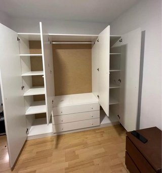 Armario de madera nuevo