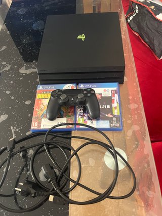 Consola PS4 Pro Negra + 3 Juegos