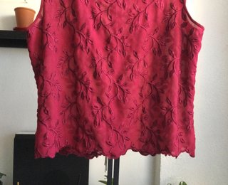Blusa/Top fucsia/burdeos con Bordado Floral