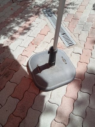 Ombrellone da giardino rosso e grigio