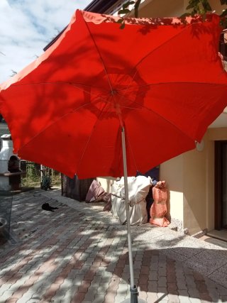 Ombrellone da giardino rosso e grigio