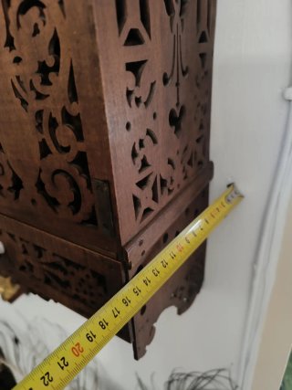 Armario de madera con marquetería