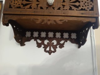Armario de madera con marquetería