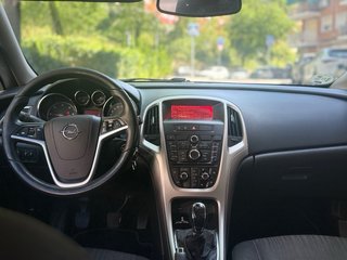 Opel Astra 2012
