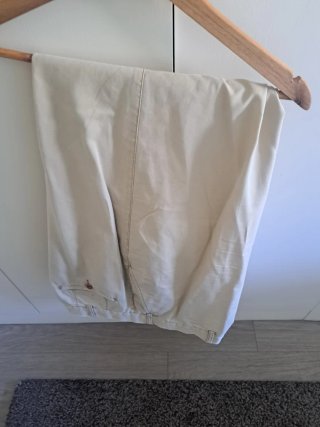 Pantalón beige hombre