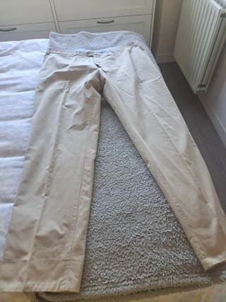 Pantalón beige hombre