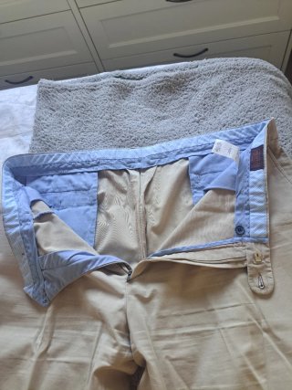 Pantalón beige hombre