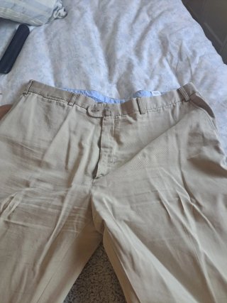 Pantalón beige hombre