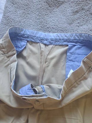 Pantalón beige hombre