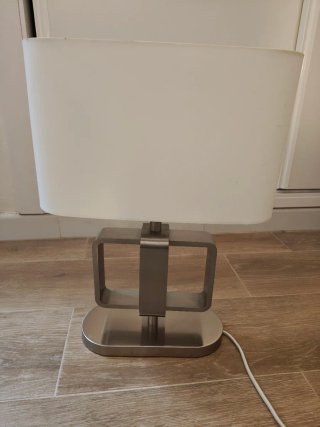 Lámpara de mesa moderna Ikea