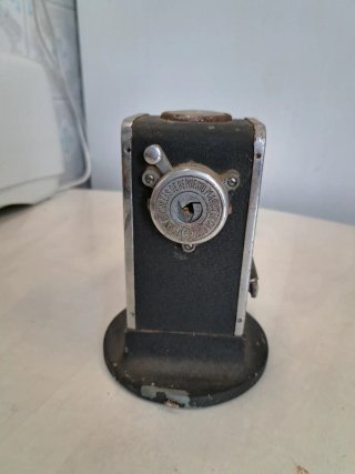 Sacapuntas antiguo de metal