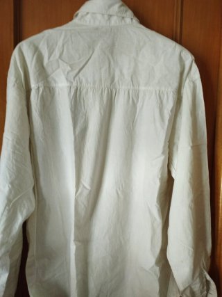 Camisa blanca bordada flores