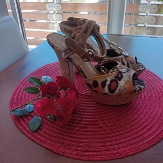 Sandalias Guess Tacon Animal Print Nuevas