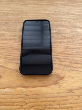 iPhone 12 Negro Seminuevo Con funda gratis