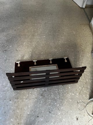 Perchero de madera con espejo