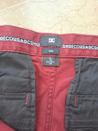 Pantalón corto chino DC rojo