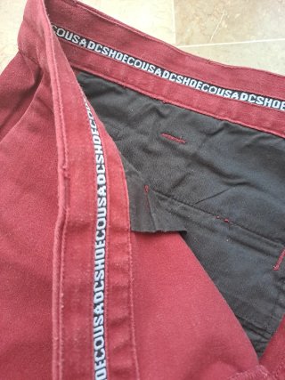 Pantalón corto chino DC rojo