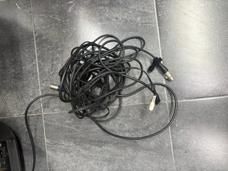 Auto amplificadores y altavoces