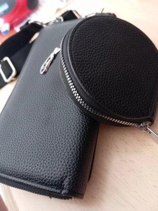 Bolso/monedero negro con correa
