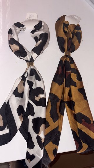 Sciarpe con stampa leopardata