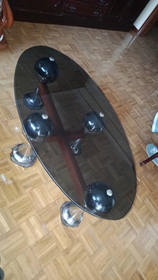 Tavolino da salotto in vetro e legno