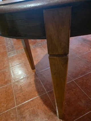 Mesa de comedor redonda de madera