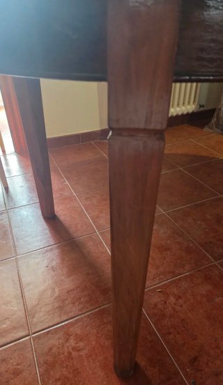 Mesa de comedor redonda de madera