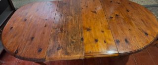 Mesa de comedor redonda de madera