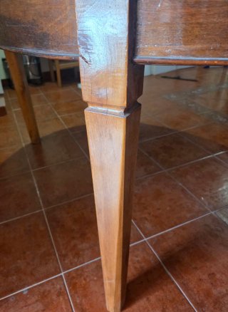 Mesa de comedor redonda de madera