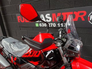 Hero Enduro Moto Negra y Roja