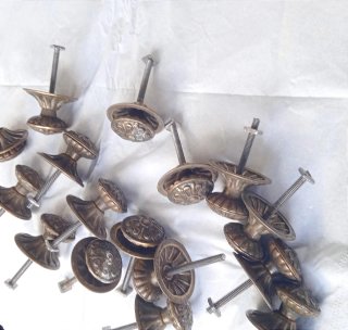 16 pomelli in ottone anni 60 originale
