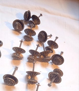 16 pomelli in ottone anni 60 originale
