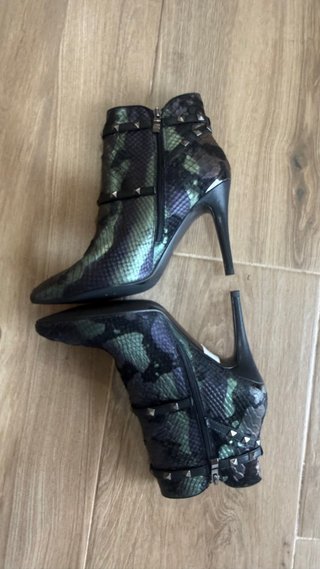 Botines Alma en Pena Negro/Verde Tachuelas