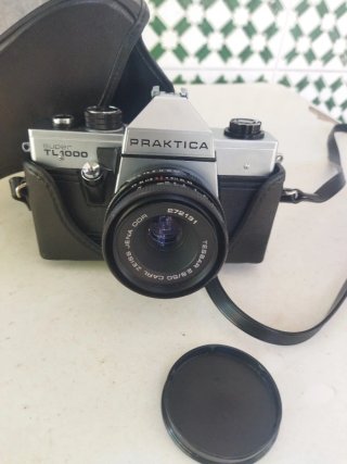 Cámara Praktica Negra con funda
