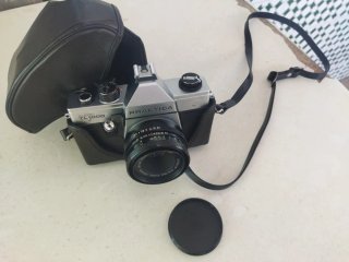 Cámara Praktica Negra con funda